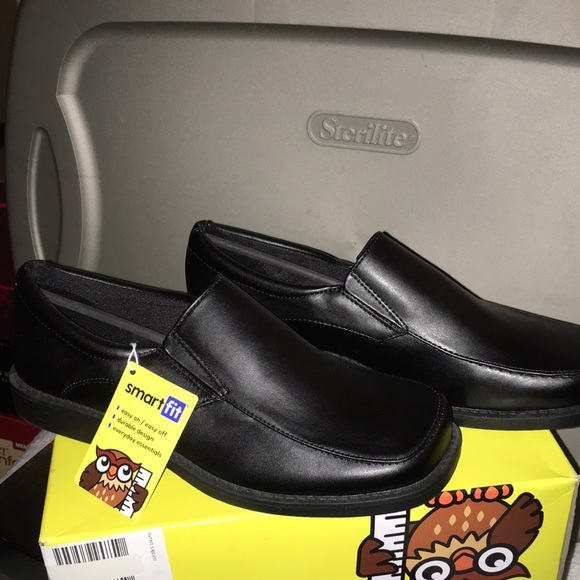 Other - 🏈🏈New Never Worn Boys Comfortable casual shoes perfect NWT Black